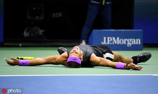 保罗赛点兑现,俄克拉荷马城雷霆淘汰巴塞罗那晋级四强,主帅激动落泪的简单介绍