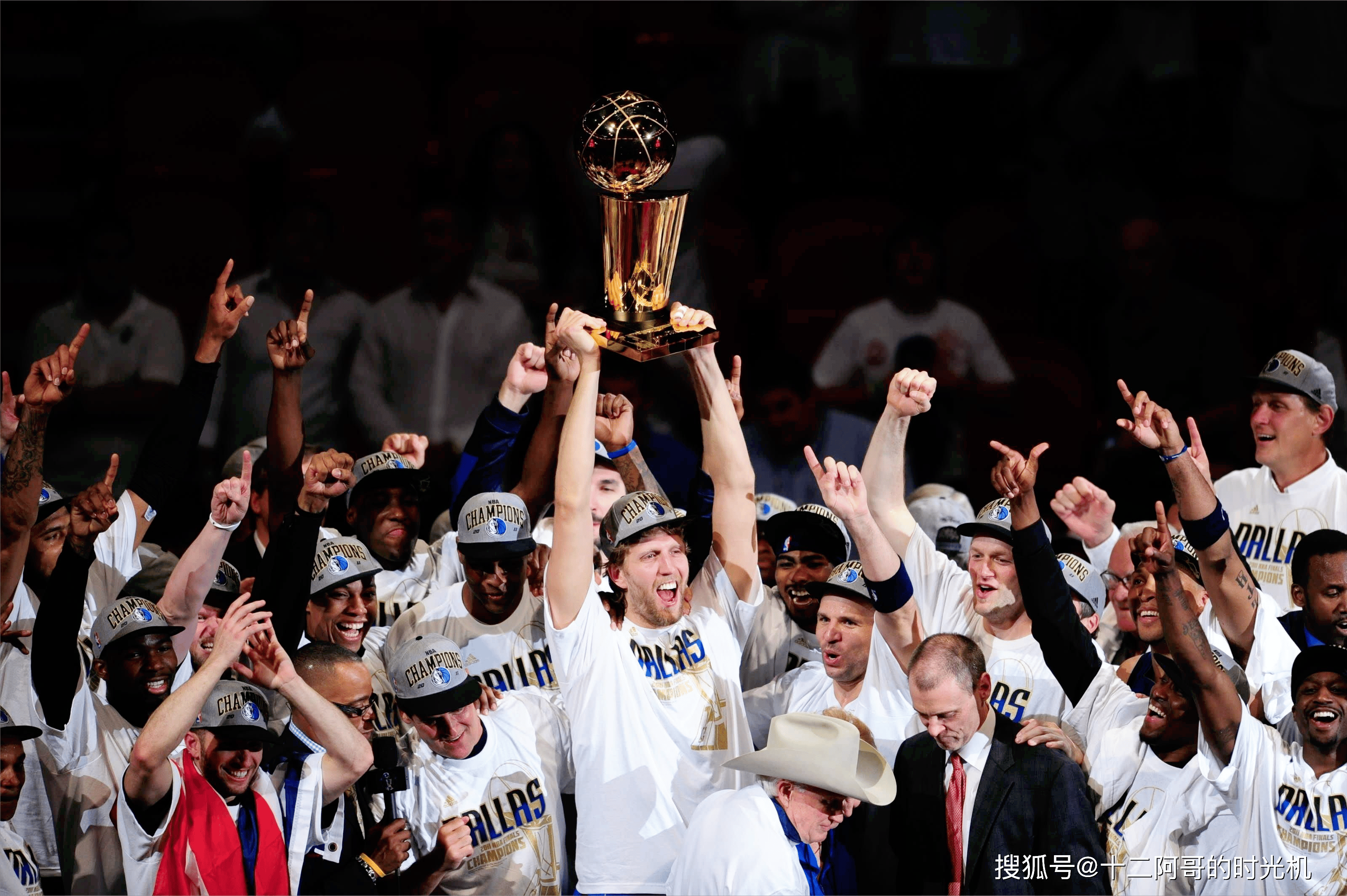 达拉斯独行侠首回合大胜休斯顿火箭,奥斯梅恩砍下18记关键球,全场沸腾的简单介绍